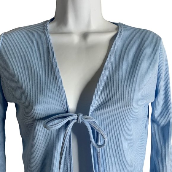 Pretty Little Thing Tie Front Crop Top 2 Baby Blue Ribbed Knit Long Sleeves NEW - Picture 2 of 4